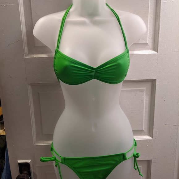 Victoria's Secret Bikini - Picture 1 of 3